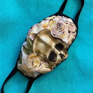 Pastel rose skullz facemask